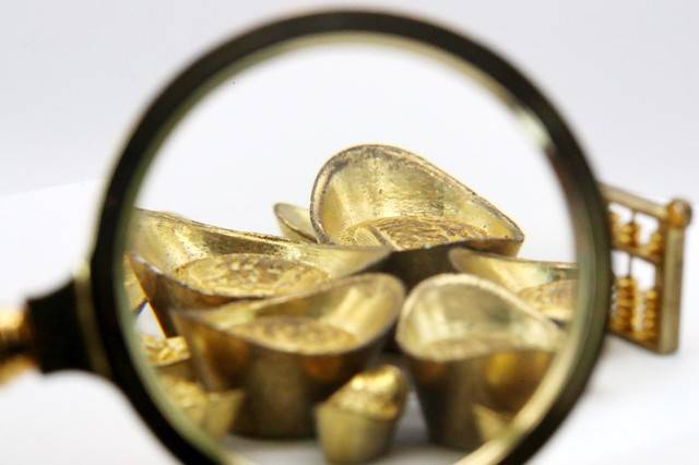 黄金价格飙升：地缘政治风险、货币政策与区块链技术的潜在影响