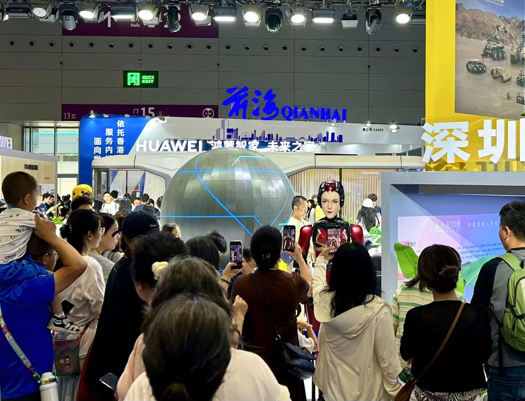 AI赋能文化产业：深圳文博会揭示黄仁勋徐旭东时代，谢金河看好新机遇